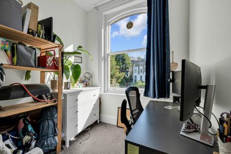 2 bedroom flat to rent - Photo 2