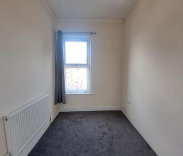 3 bedroom end of terrace house to rent - Photo 4