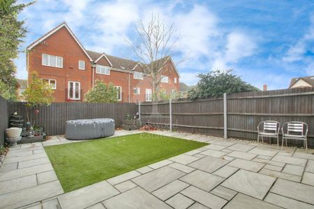 4 bedroom end of terrace house to rent - Photo 4