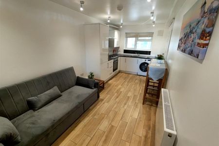 Linkways, STEVENAGE - Photo 3