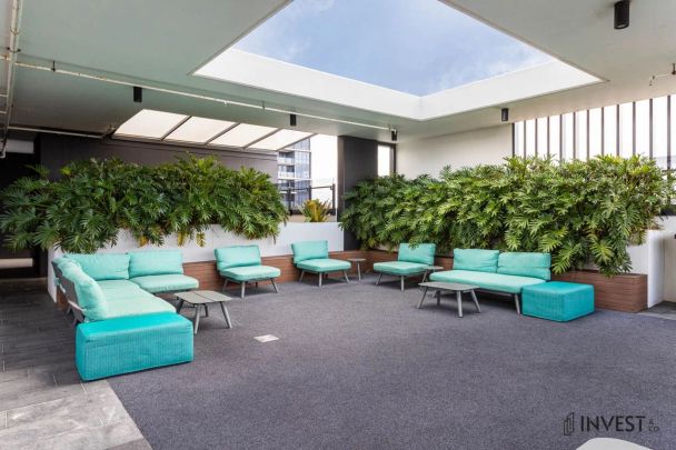 Modern Spacious Two Bedroom Apartment - Photo 1