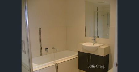 Three Bedroom Townhouse in Northcote - Photo 4