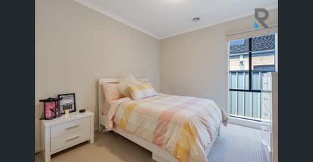 IMMACULATE, SPACIOUS AND IN A PRIME LOCATION - Photo 4