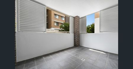 Freshly Painted Ground Floor 2 Bedroom Unit - Photo 5