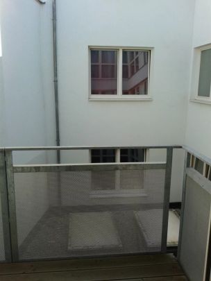 Moderne, geräumige 2-Zimmer-Wohnung mit möblierter Küche und kleinem Balkon in Zentrumslage Ried - Photo 1