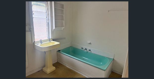 CHARM & GRACE - Photo 1