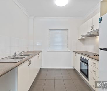 Modern & Spacious 2 Bedroom Apartment - Photo 4