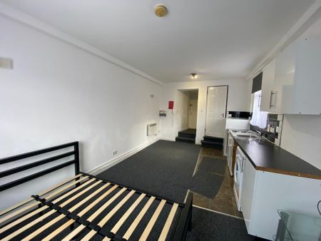 Studio to rent - Photo 3