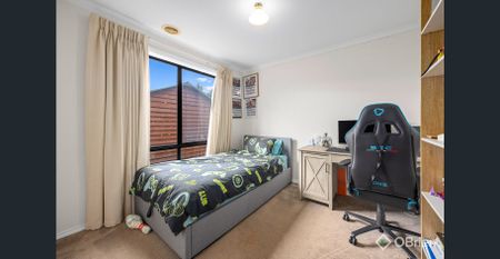 Spacious 4-Bedroom Home in Narre Warren South - Photo 5