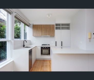 2/20 Surrey Road, South Yarra, Vic 3141 - Photo 1