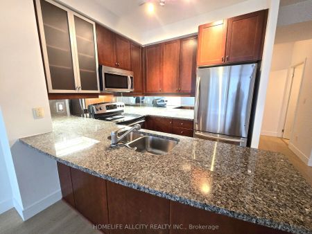 18 Yorkville Avenue #2701 - Photo 2