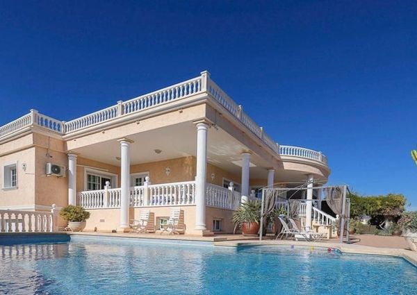 LONG TERM RENTAL. Spacious 8 bedroom villa for rent with sea views