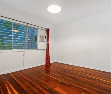 Tidy 2-Bed Unit with Aircon in a Handy Location - Photo 2
