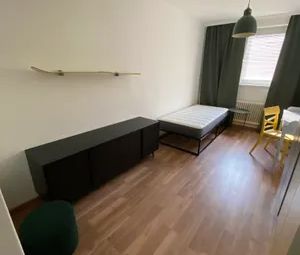 Provisionsfrei: Frisch saniert, mobliert: 4er-WG-Zimmer - Photo 3