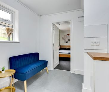 Room in a Shared House, The Crestway, BN1 - Photo 3