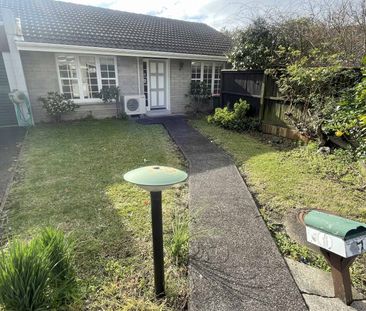 Updaded Gem in Otahuhu ! 2 Bedroom + Internal Garage - Photo 4