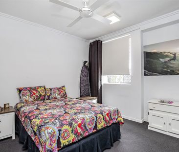 Two bedroom furnished apartment with backyard - Photo 2