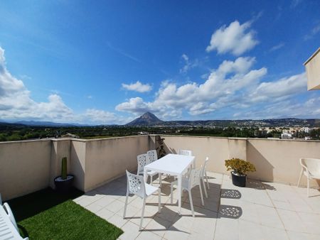 3 bedroom penthouse apartment for rent with its own large terrace - Photo 3