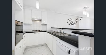 Spacious and Stylish Modern 2-Bedroom Apartment with Sweeping Views in the Heart of Hornsby - Photo 5