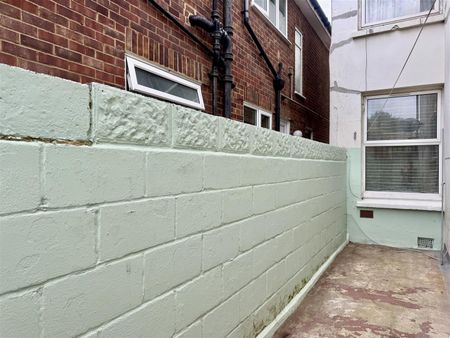 St. James Road, Bexhill-On-Sea, TN40 2DF - Photo 2