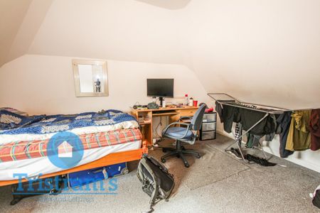 6 bed Detached House for Rent - Photo 3