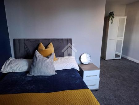 1 bedroom in a house share to rent - Photo 2