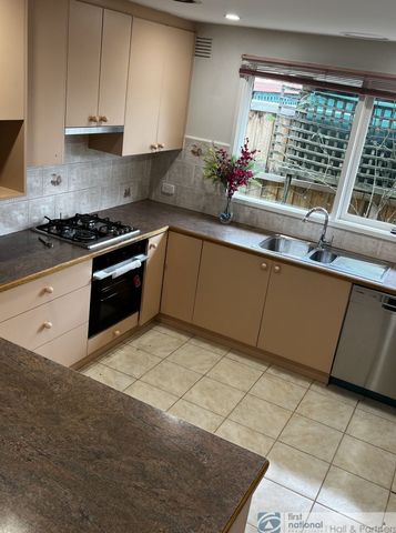 Exquisite Family Home for Rent! - Photo 3