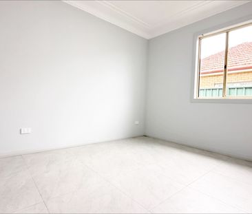 Fully Renovated Five-Bedroom Family Home - Photo 3