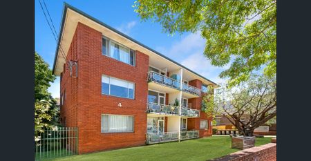 Bright, Updated & Convenient One-Bedroom Apartment - Photo 5