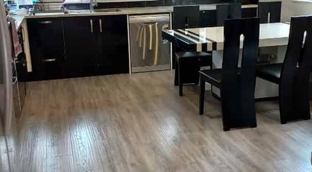 Large, Modern 5-Bedroom Family Home with Double Garage in Lynfield! - Photo 3