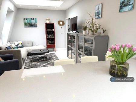 1 bedroom in a flat share to rent - Photo 5