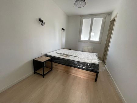 Location Appartement 4 pièces 63m² LA ROCHELLE 17000 - Photo 3