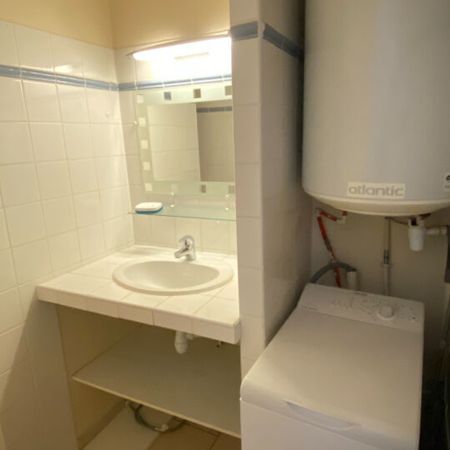 GRAND STUDIO MEUBLE DE 32.50 M² AU CENTRE VILLE - Photo 4