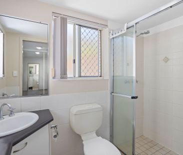 Light Filled Two Bedroom Apartment in Albion - Photo 5