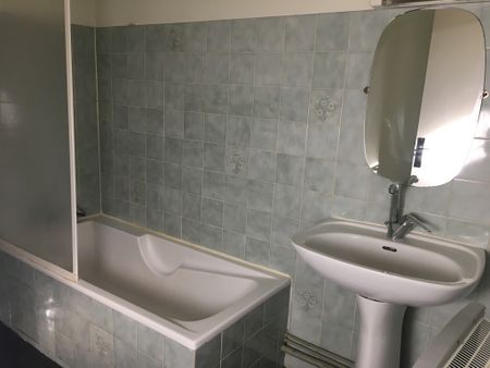 Location Appartement 3 pièces 58m² ST LEONARD DE NOBLAT 87400 - Photo 5