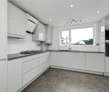 3 bedroom detached house to rent - Photo 3