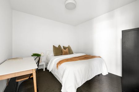 Effortless Inner-City Living with city skyline views - Photo 5