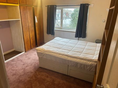 Room in a Shared Flat, Heathfield Place, SW18 - Photo 5