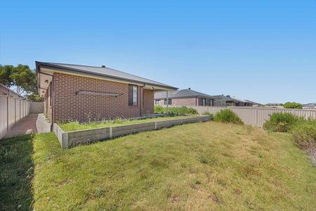 VERY CLEAN AND TIDY 5 BEDROOM HOUSE - Photo 4