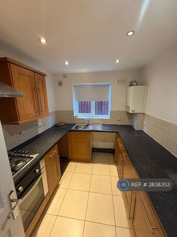 2 bedroom flat to rent - Photo 3