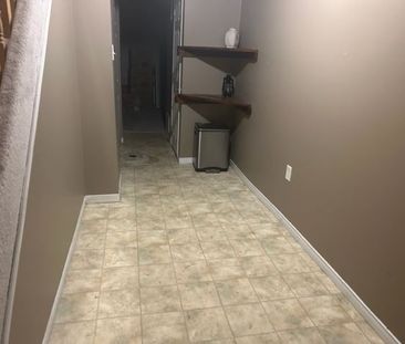 For Lease - 25 Srigley (Entire House) Street, Barrie, Ontario - Photo 5