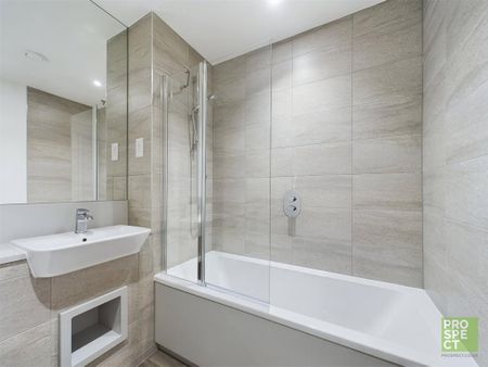 3 bedroom semi-detached house to rent - Photo 3