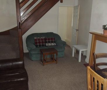 2 bedroom terraced house to rent - Photo 4