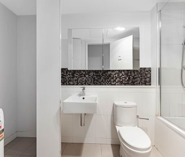 Furnished 2 bedroom Apartment with AMAZING views! Study nook! - Photo 6