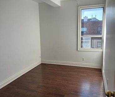 For Lease - 290 Harbord Street Unit# Second Floor Apt #1, Toronto, ... - Photo 5