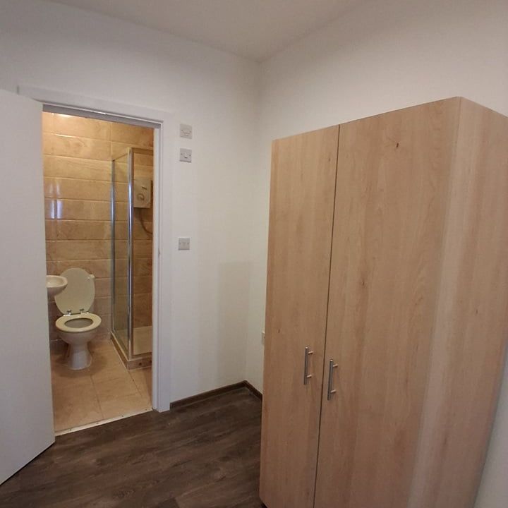 Studio Flat, London, SE6 - Photo 1