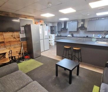 1 bedroom in a flat share to rent - Photo 5