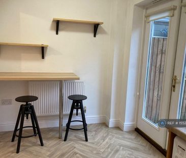 2 bedroom terraced house to rent - Photo 4