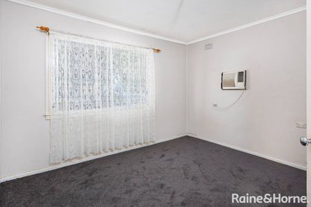 COMFORTABLE LIVING - Photo 2
