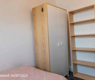 3 Feversham Crescent, Wiggington Road - Photo 2